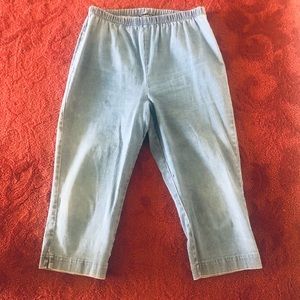 Ladies denim jean Capri’s, size Large